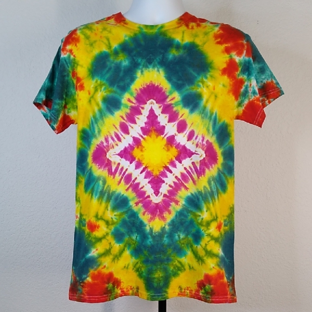 New Gildan Red, Yellow, Green and Pink Tie-Dye Medium T-Shirt - Picture 2 of 5